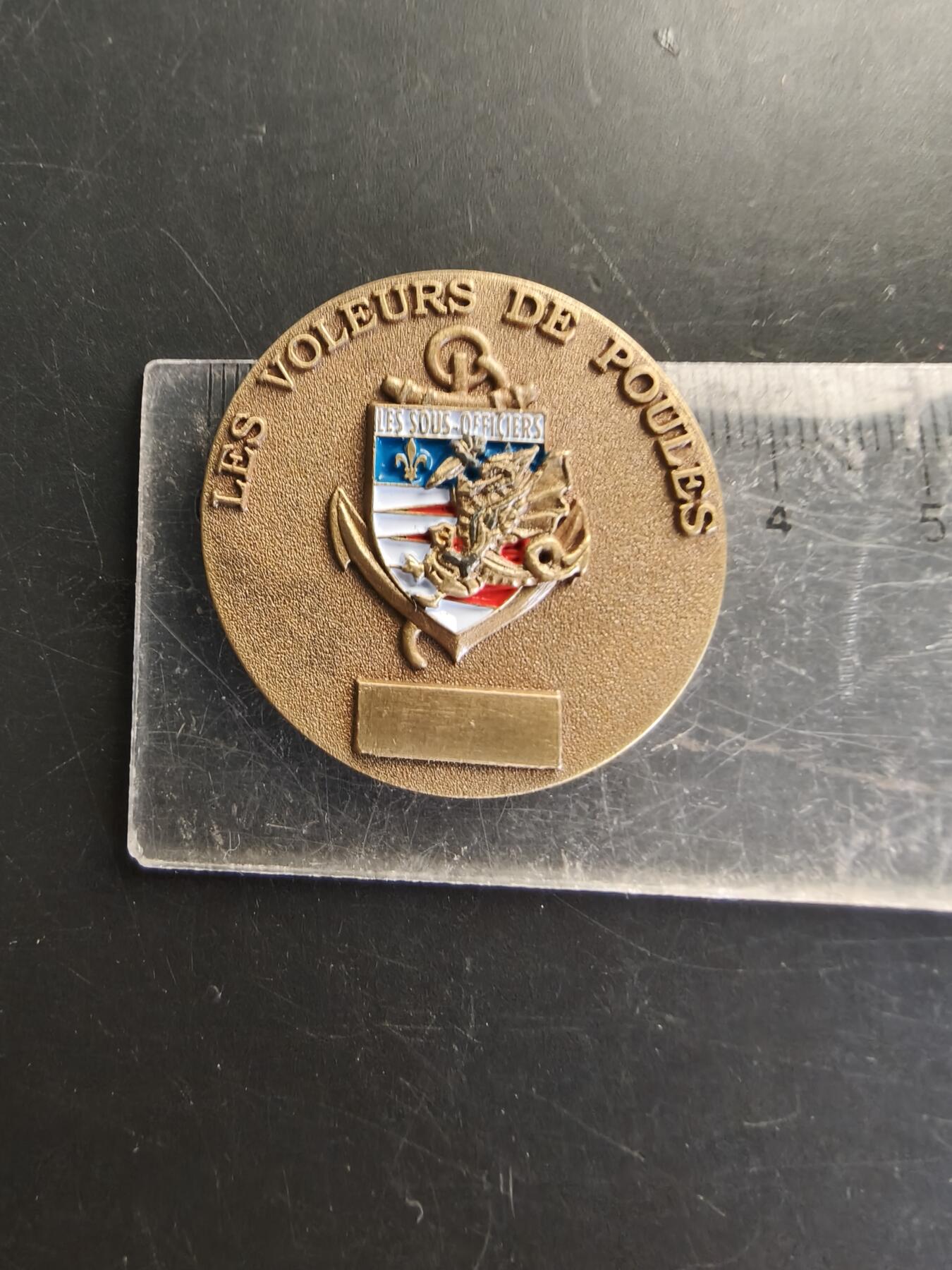 老王徽章第166期 法国海军陆战队第8步兵团准尉纪念章     直径36mm.    重量17.9g