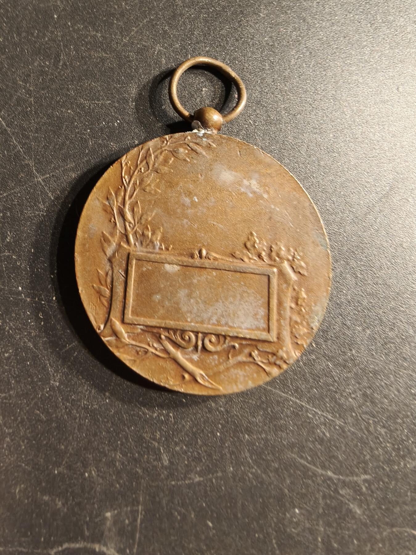 老王徽章第166期 法国体操协会铜奖章     直径36mm.   重量20g