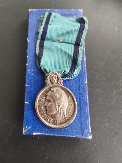 老王徽章第166期 - 法国银级体育奖章    带纸盒    950银    15.9g