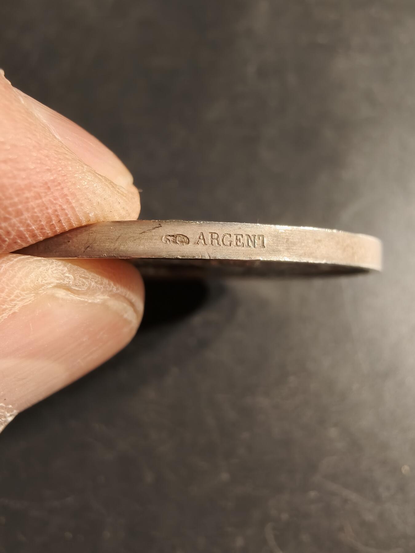 老王徽章第166期 法国1883年塞尚农业博览会大银章    原盒950银    直径52mm.    重量61g