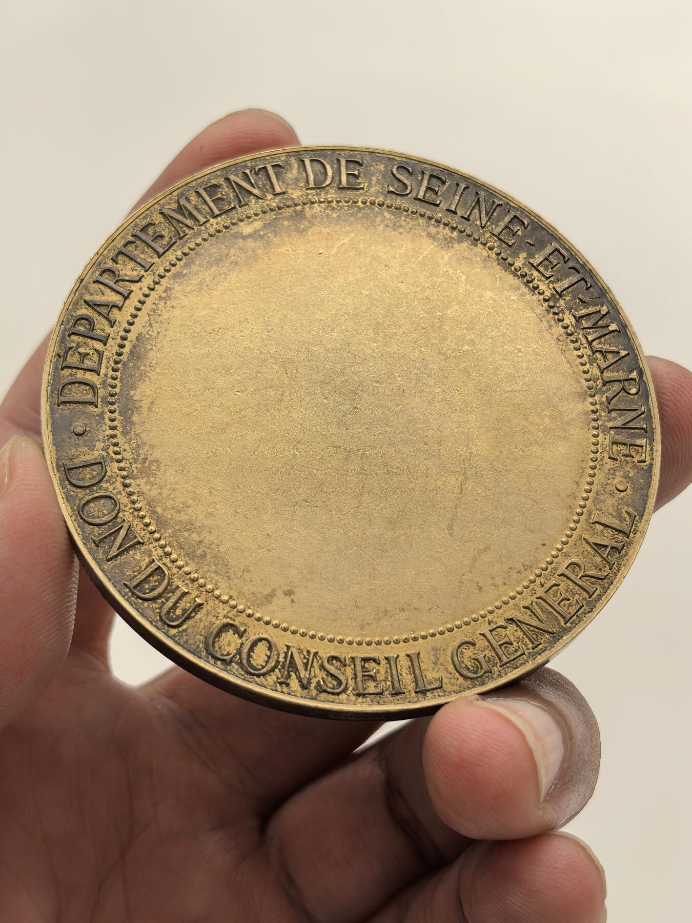 博洋堂世界钱币拍卖第149期（全场包邮） 法国新艺术时期财富双女神银章，直径63mm，重约117克，雕刻极其精美，画面感极丰富的一枚银章，银镀金版，背面无刻字，极其罕见的一枚奖章