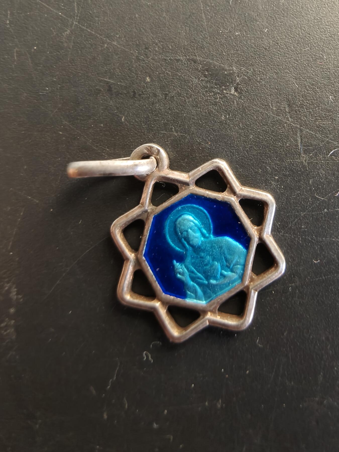 老王徽章第166期 法国天主教会纪念章    银质珐琅     1.4g