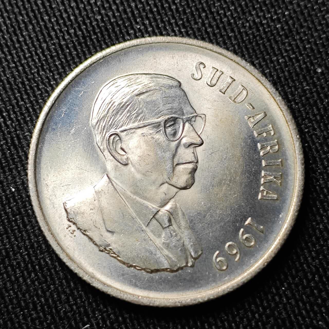 KK钱币收藏小铺 （套币 好品/批量散币 银币）专场  2月预留时间 周末发货  1969南非1兰特银币 好品