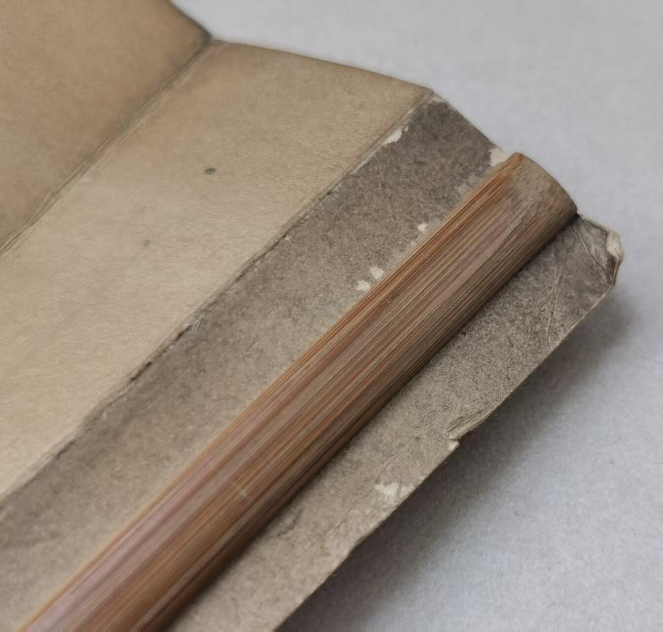 七河·世界钱币杂件水晶矿标小拍（总第29期） 藏家出品X644 邻国“福仙堂”款老折扇一件 素面 本件拍品由合作藏家负责邮寄