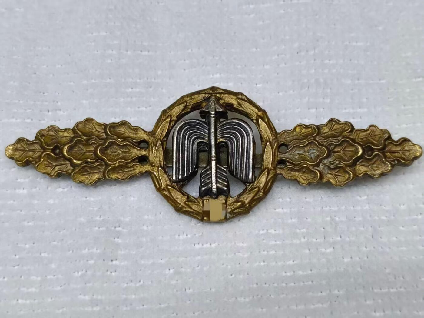ww2，德三，空军飞行作战勋饰，容克厂铜级顿巴黄铜材质无标，别针处完好，未断