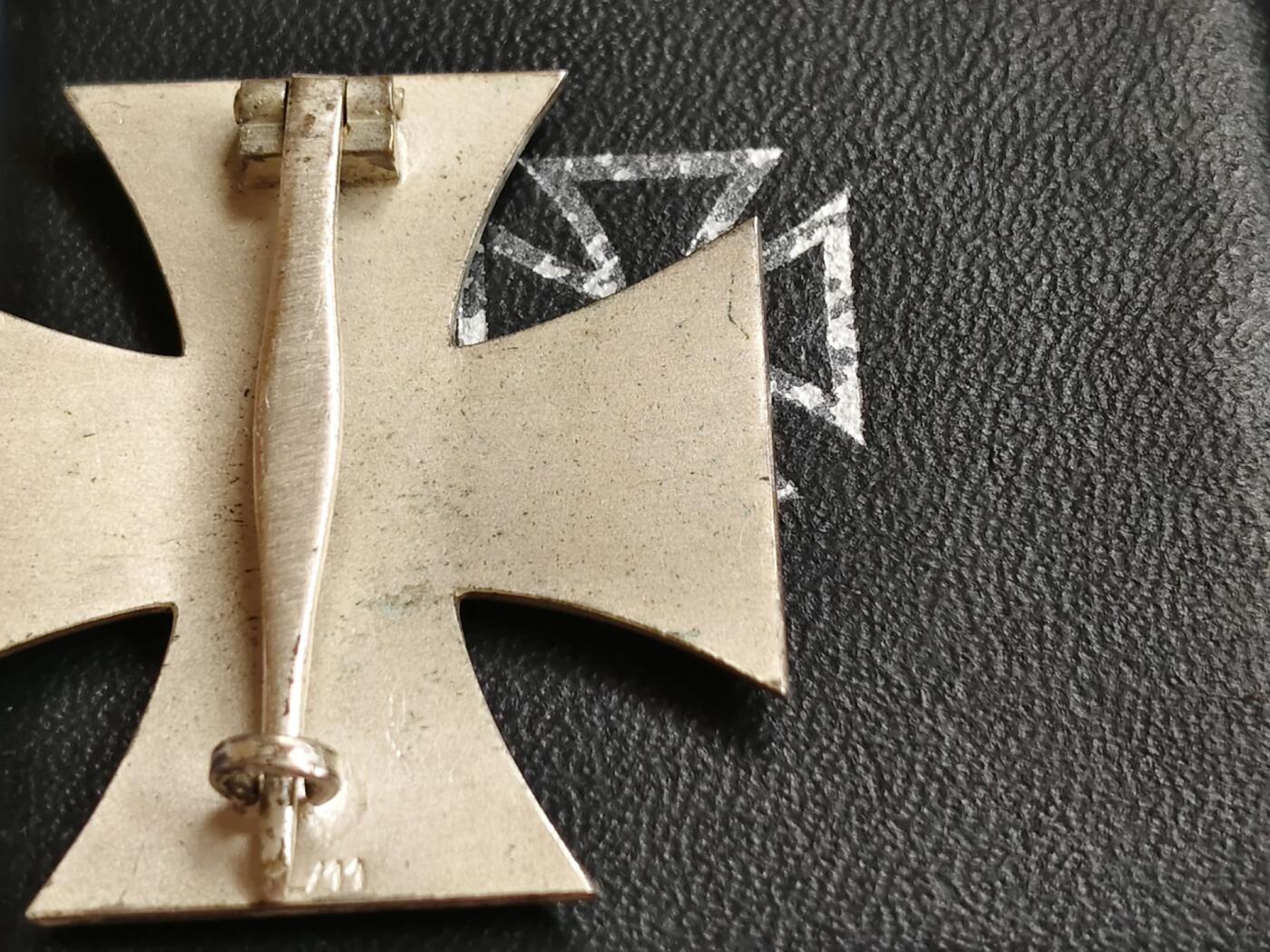 ww2，德三一级铁十字附带白油，l11厂厂标，带品相完美的原盒