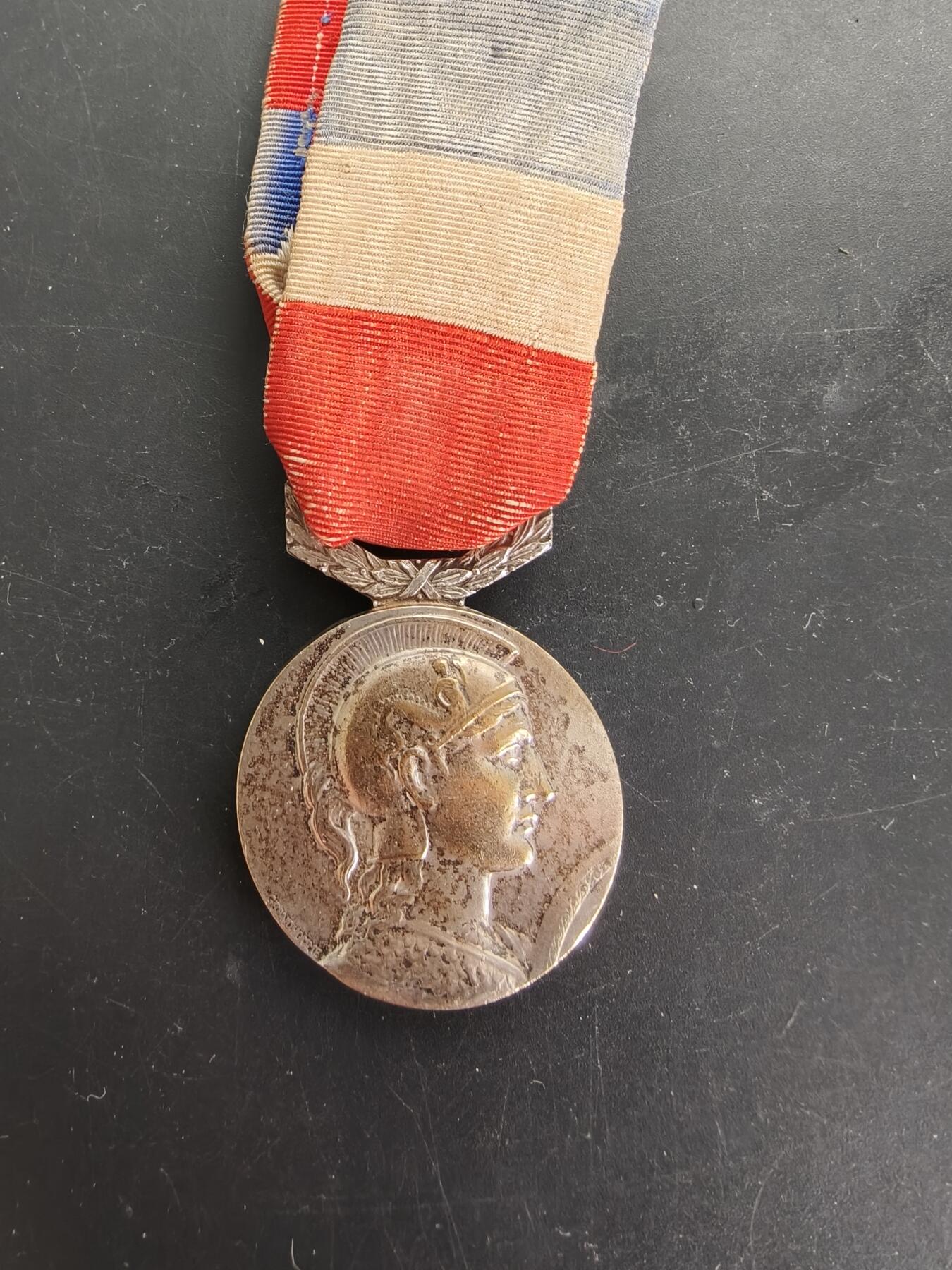 老王徽章第166期 法国银级商务部奖章    1951年实发