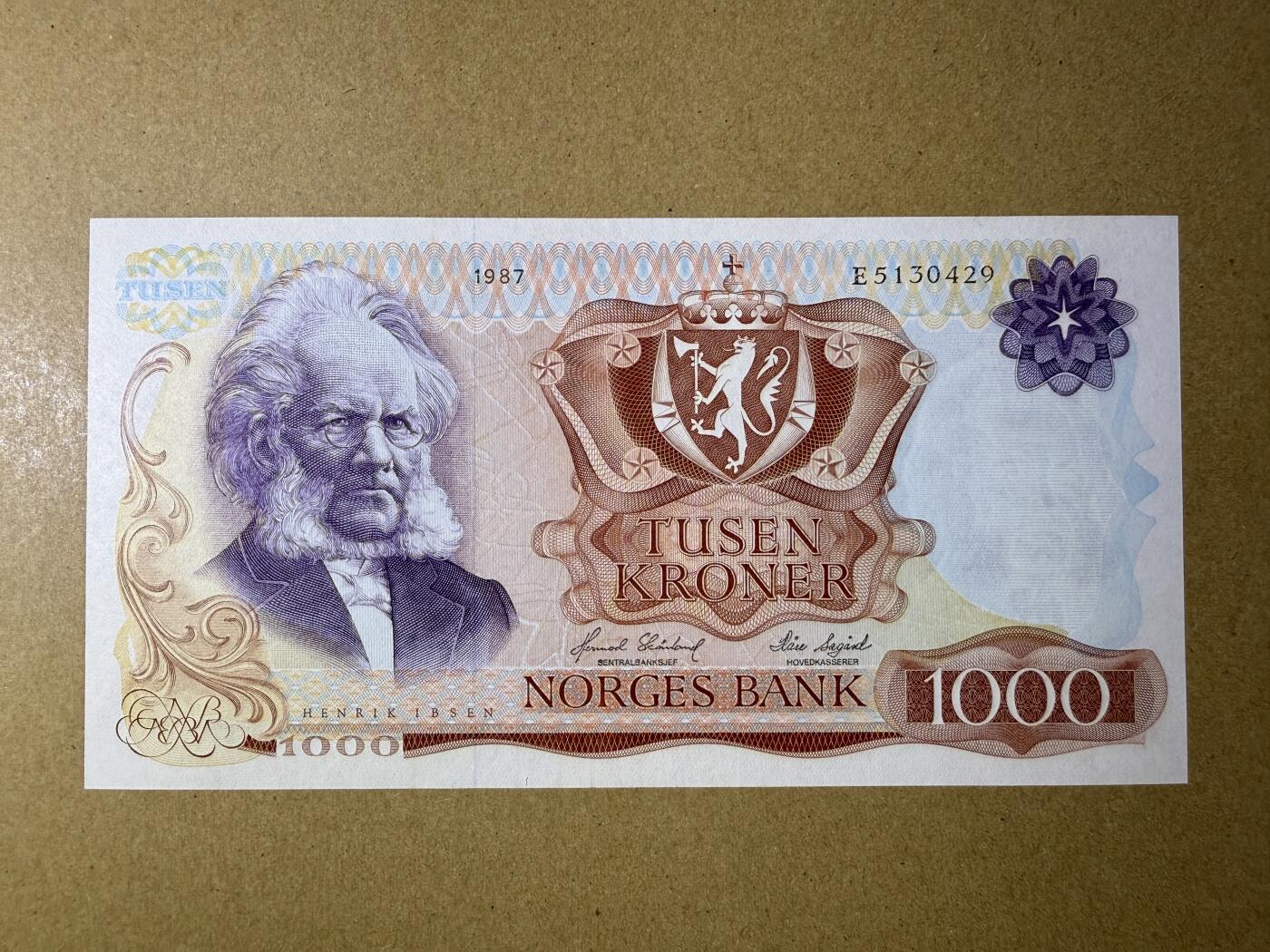 《艾美收藏》第222期-11.30周日外币畅拍 挪威1000克朗 UNC- 1987年 挪威剧作家易卜生 票面有些轻微泛黄