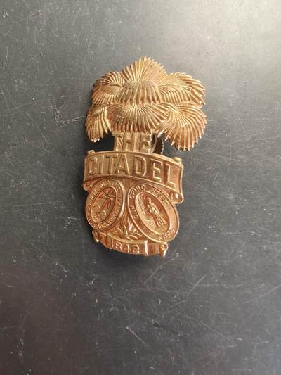 老王徽章第166期 - 美国南卡罗来纳军事学院大檐帽帽徽