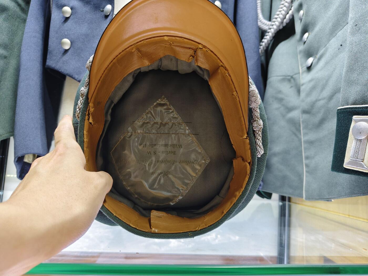 ww2，德三陆军炮兵君官大檐帽，59大头围，斜纹马裤尼材质，内标保存完好，马鞍形很好看
