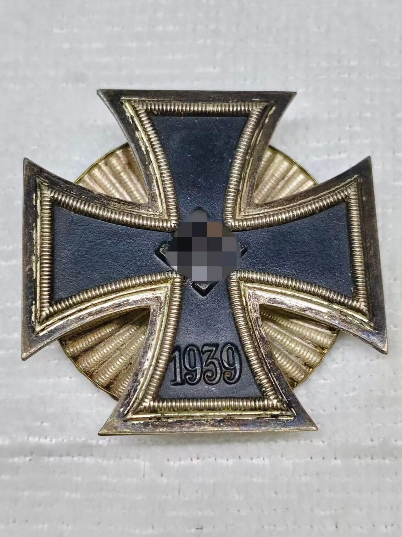 ww2德三一级铁十字，贝壳转轮版无标，正面正常佩戴品相，背面带白油