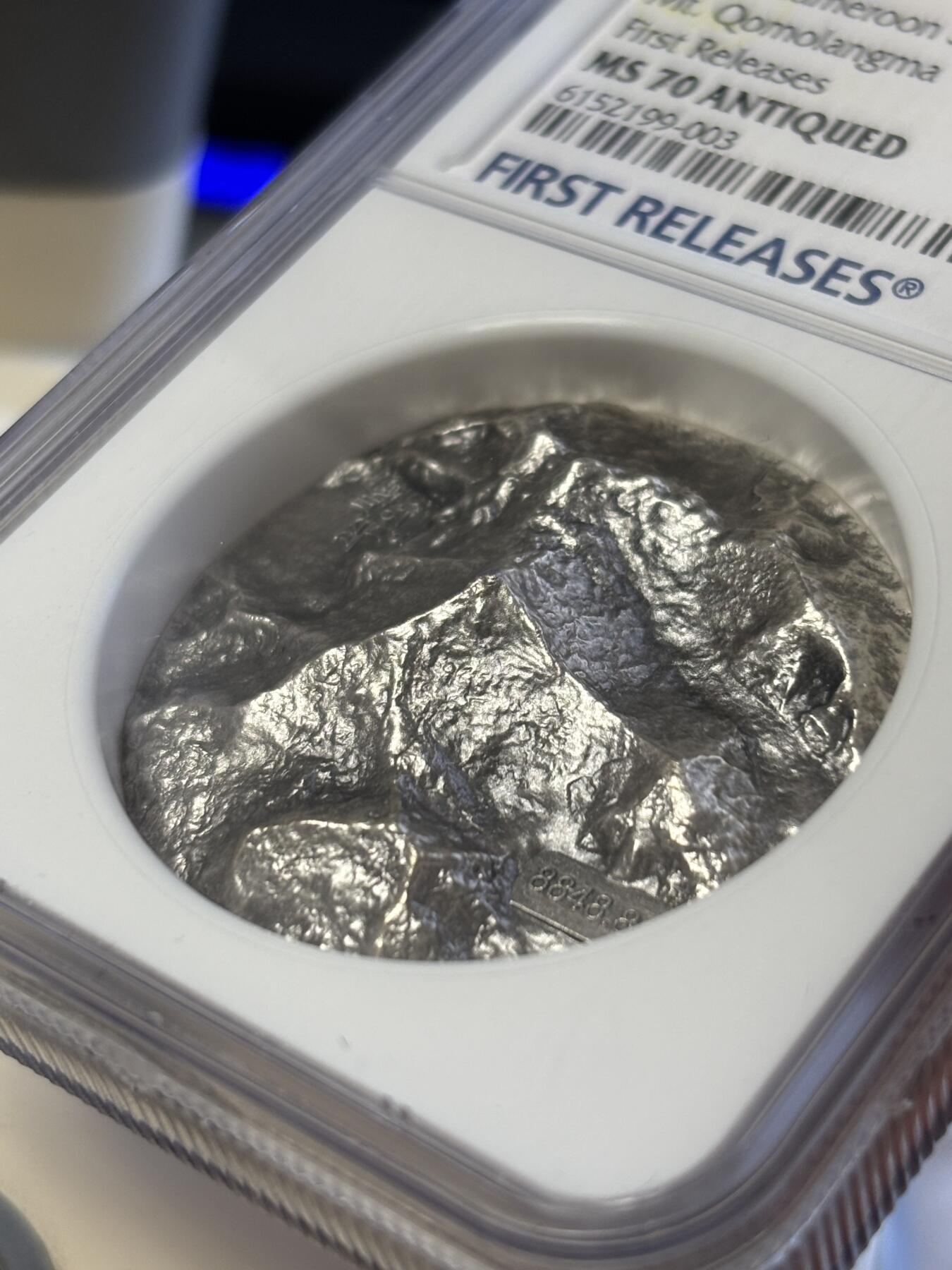 第183期拍卖 喀麦隆2021年世界高峰系列1珠峰2盎司超高浮雕银币NGC-MS70首原盒证书，2盎司，999银，发行333枚