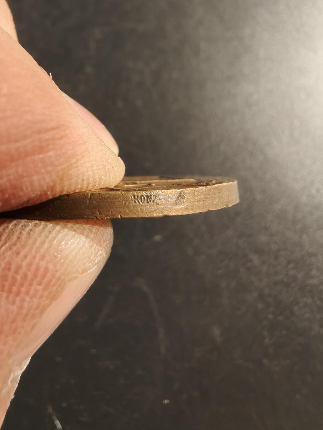 老王徽章第166期 法国体操协会铜奖章     直径36mm.   重量21.8g