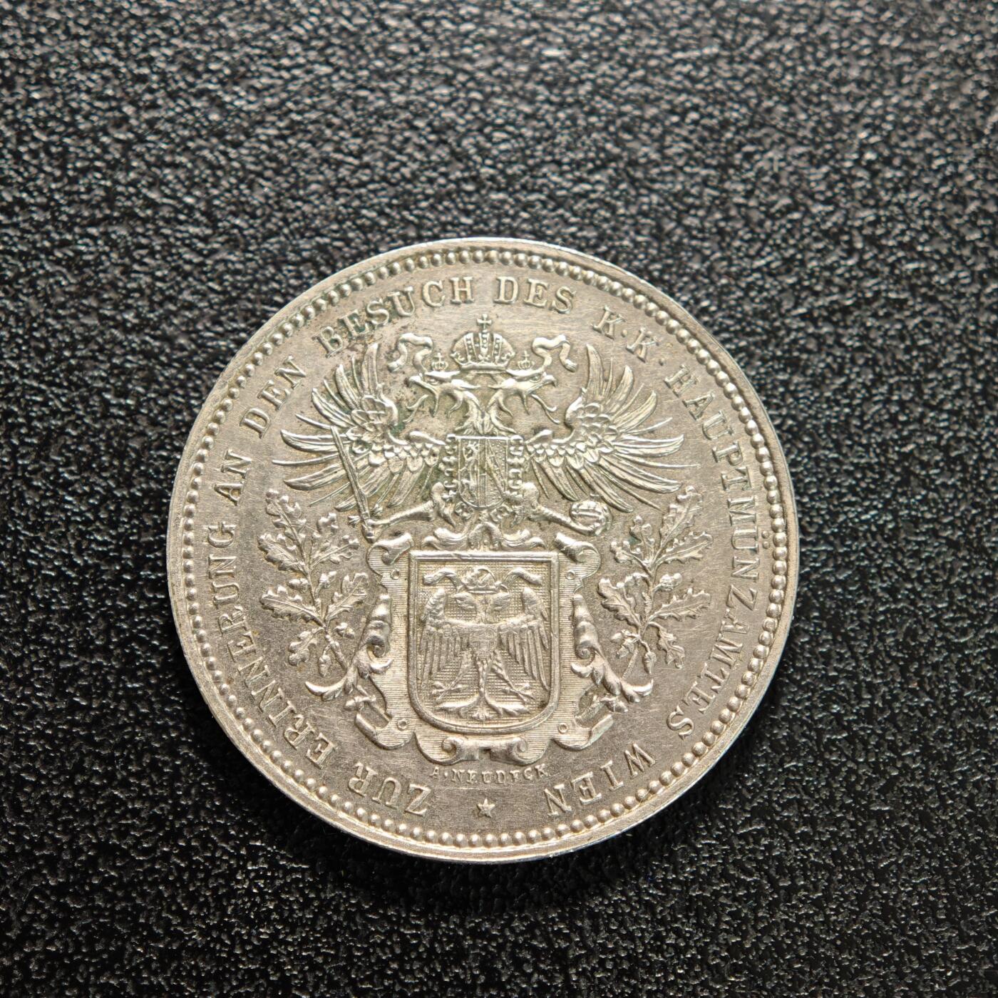 【德藏】世界币章拍卖第155期（拍品征集中~欢迎藏友联系） 1883年 奥匈帝国德国数字学家第三次峰会纪念银章 直径约：25.7mm；重约：8.1g 设计精美 图案立体