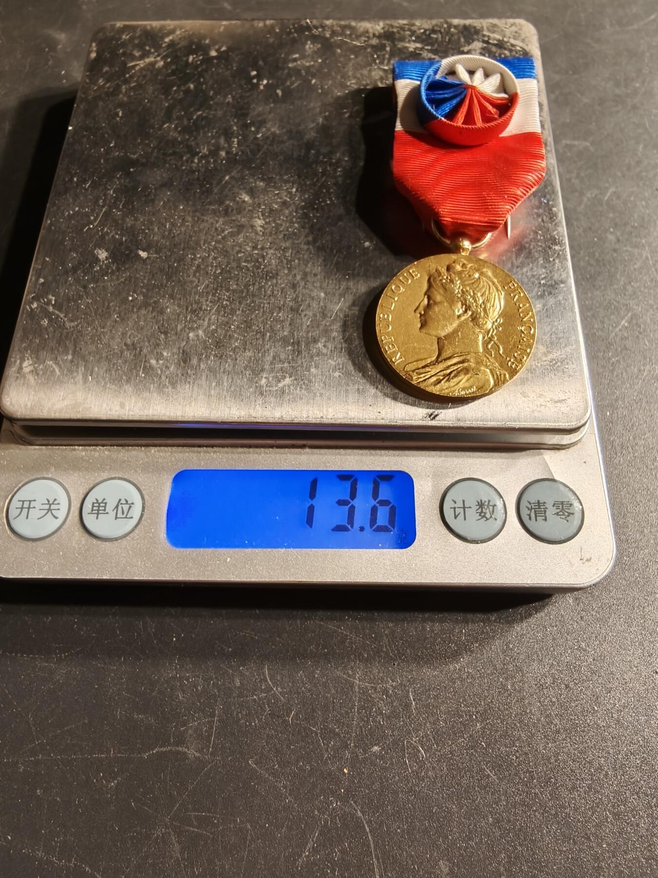 老王徽章第166期 法国金级劳工奖章    950银镀金    13.6g