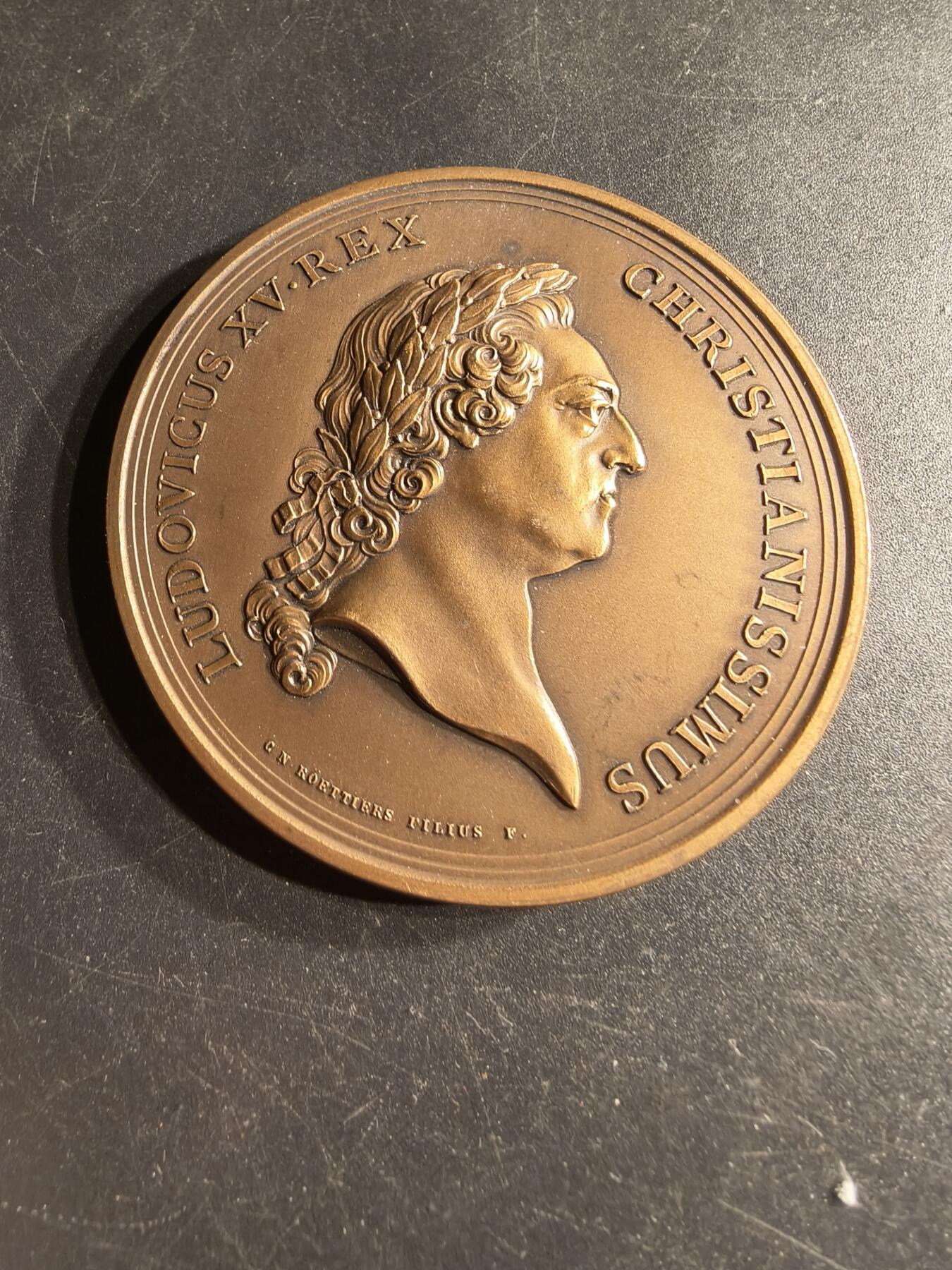 老王徽章第166期 法国路易十五世建造巴黎铸币局大铜章     原盒     直径64mm.   重量126.4g