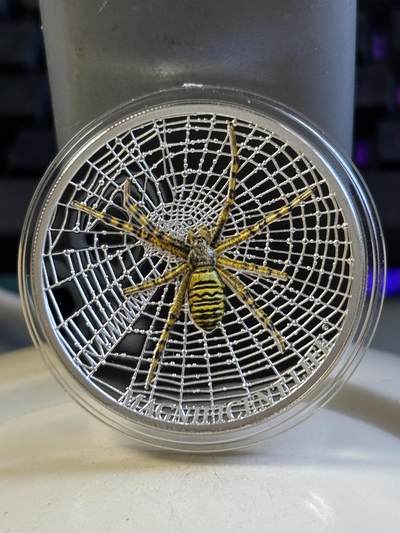 第183期拍卖 - 库克2016年壮丽生命系列2蜘蛛曲面1盎司纪念彩银币，1盎司，999银，发行999枚