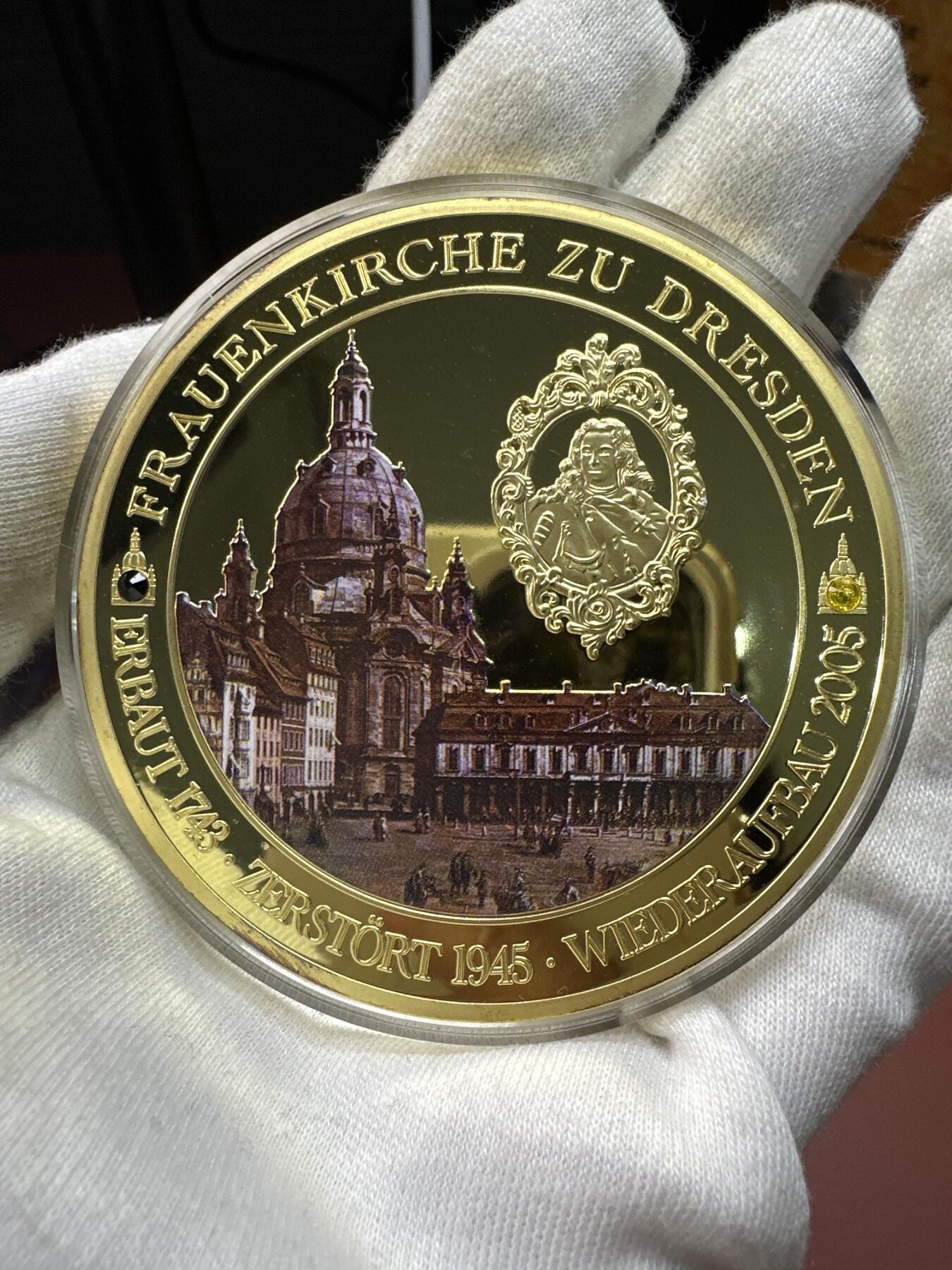 12.4铜章专场 2014年德累斯顿圣母教堂重建10周年彩色高浮雕精致镀金纪念章 镶施华洛世奇水晶70mm