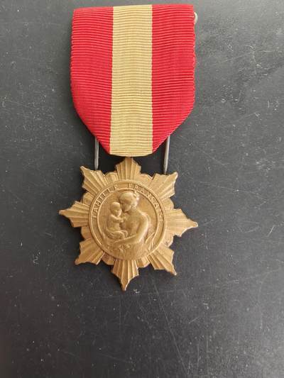 老王徽章第166期 - 法国铜级母亲奖章