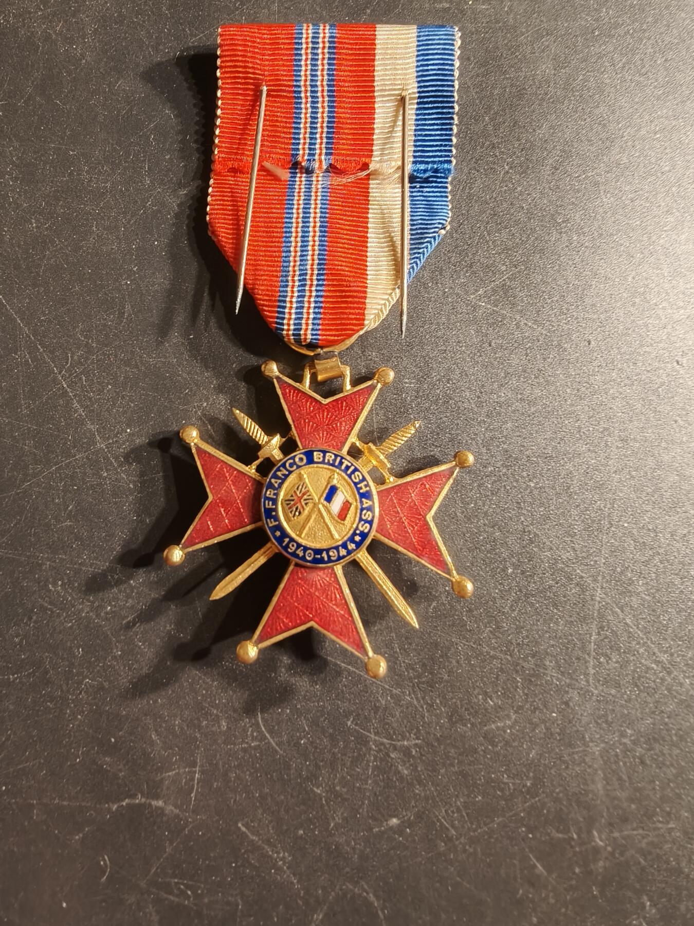 老王徽章第166期 指挥官级英法友好协会勋章     获得者为皮埃尔•德莱唐先生