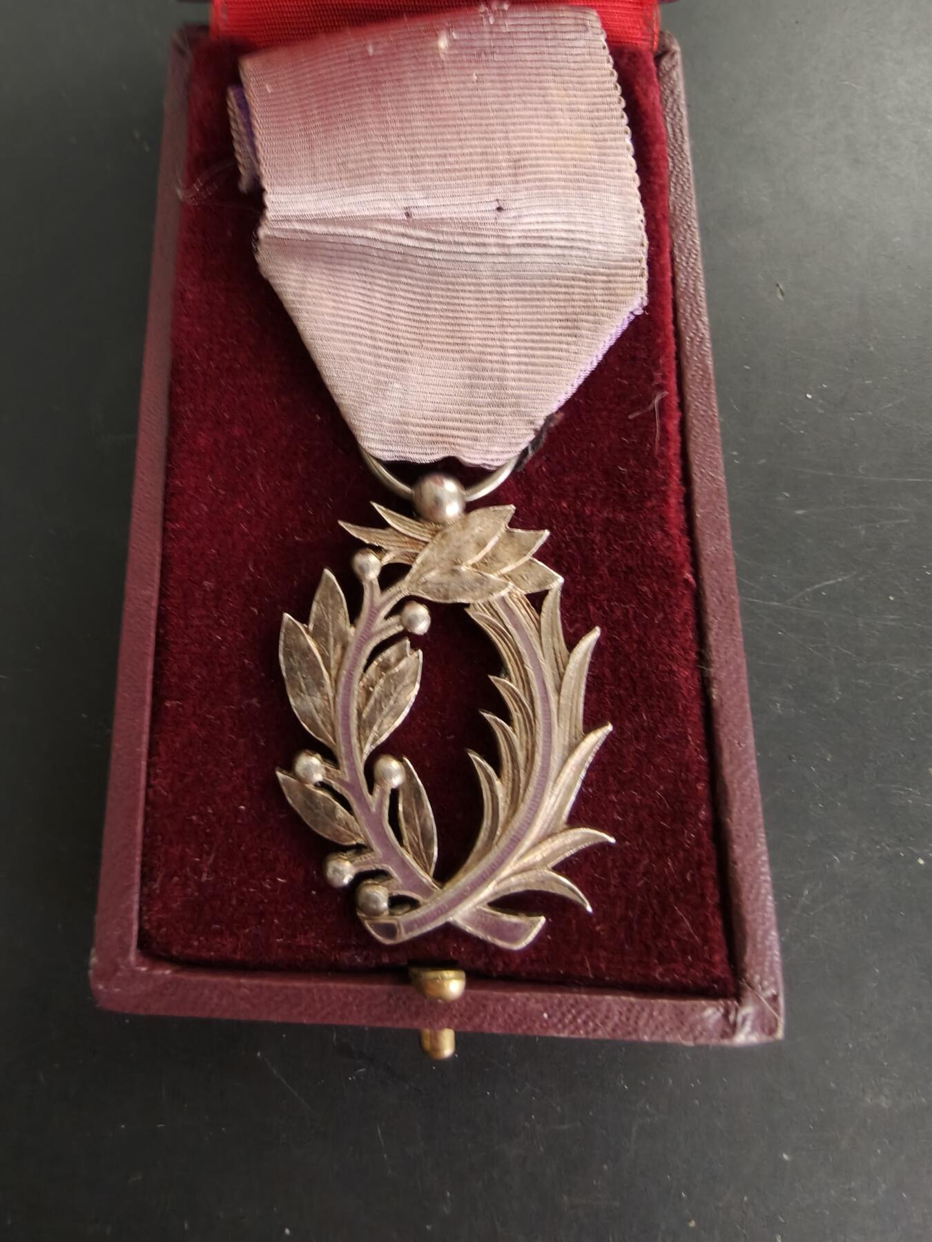 老王徽章第166期 法国骑士级棕榈叶勋章     原盒