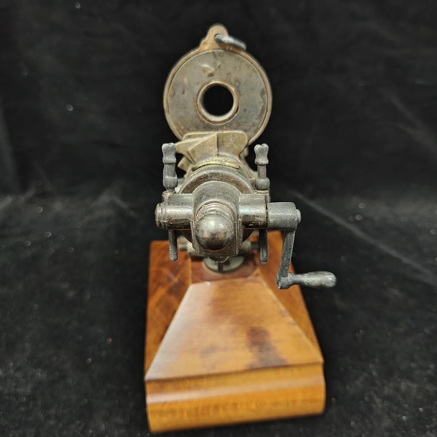 0元起拍勋章 第314期 咸鱼国勋章拍卖专场 11月30日（周日）下午6：00开始 美国老式加特林机木仓金属模型