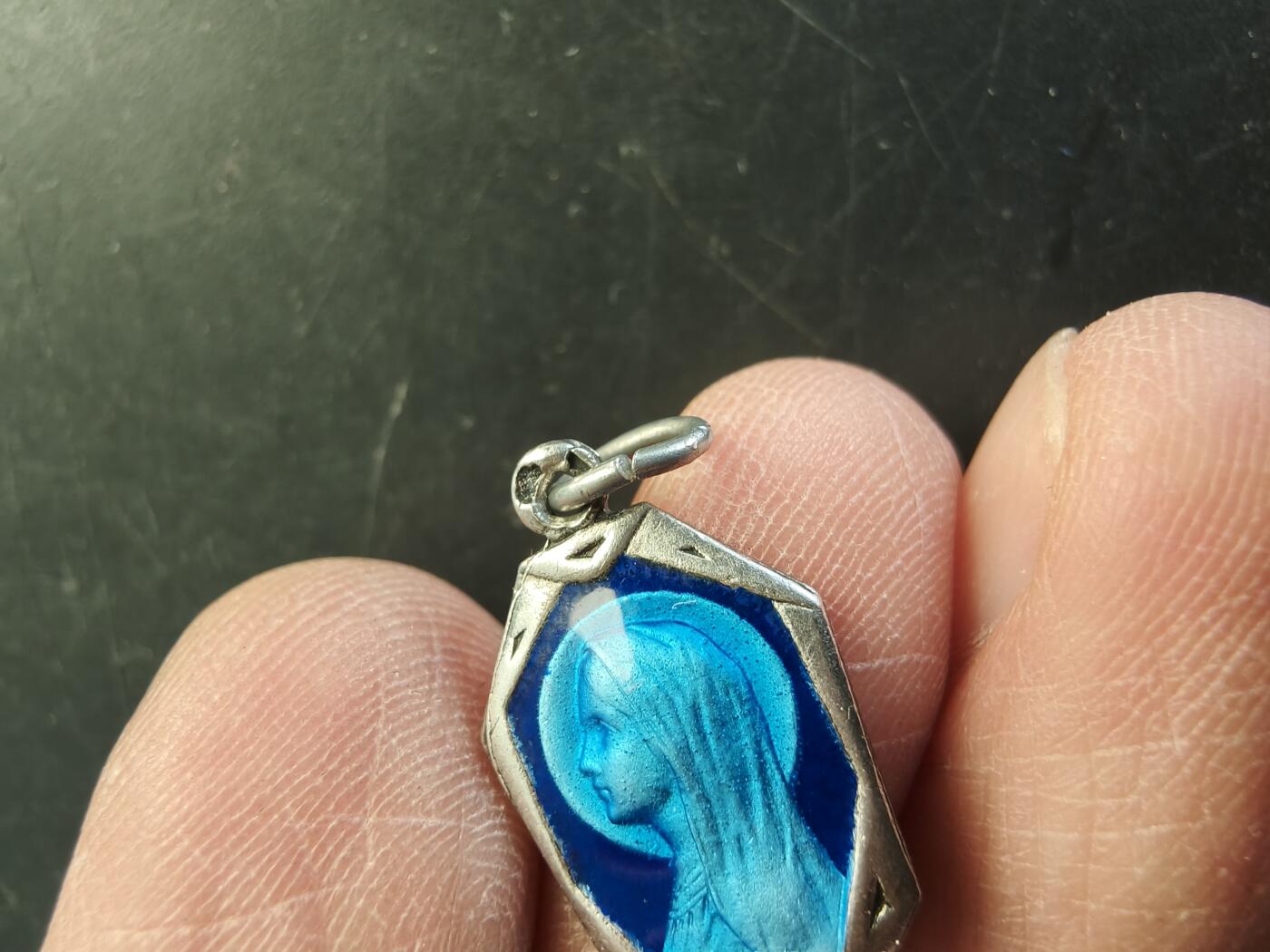 老王徽章第166期 法国天主教会纪念章    银质珐琅     1.9g