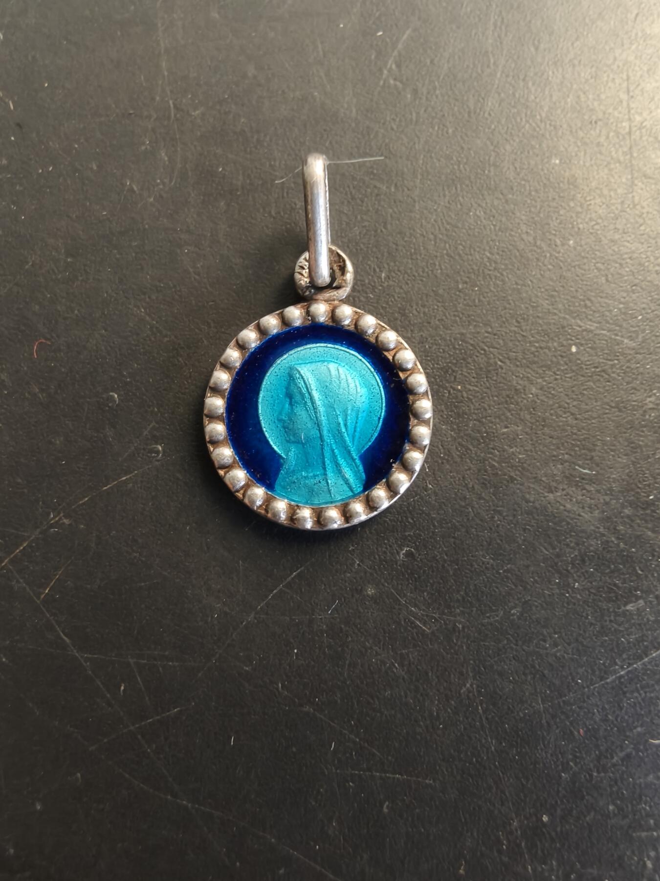 老王徽章第166期 法国天主教会纪念章    银质珐琅     0.8g