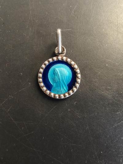 老王徽章第166期 - 法国天主教会纪念章    银质珐琅     0.8g