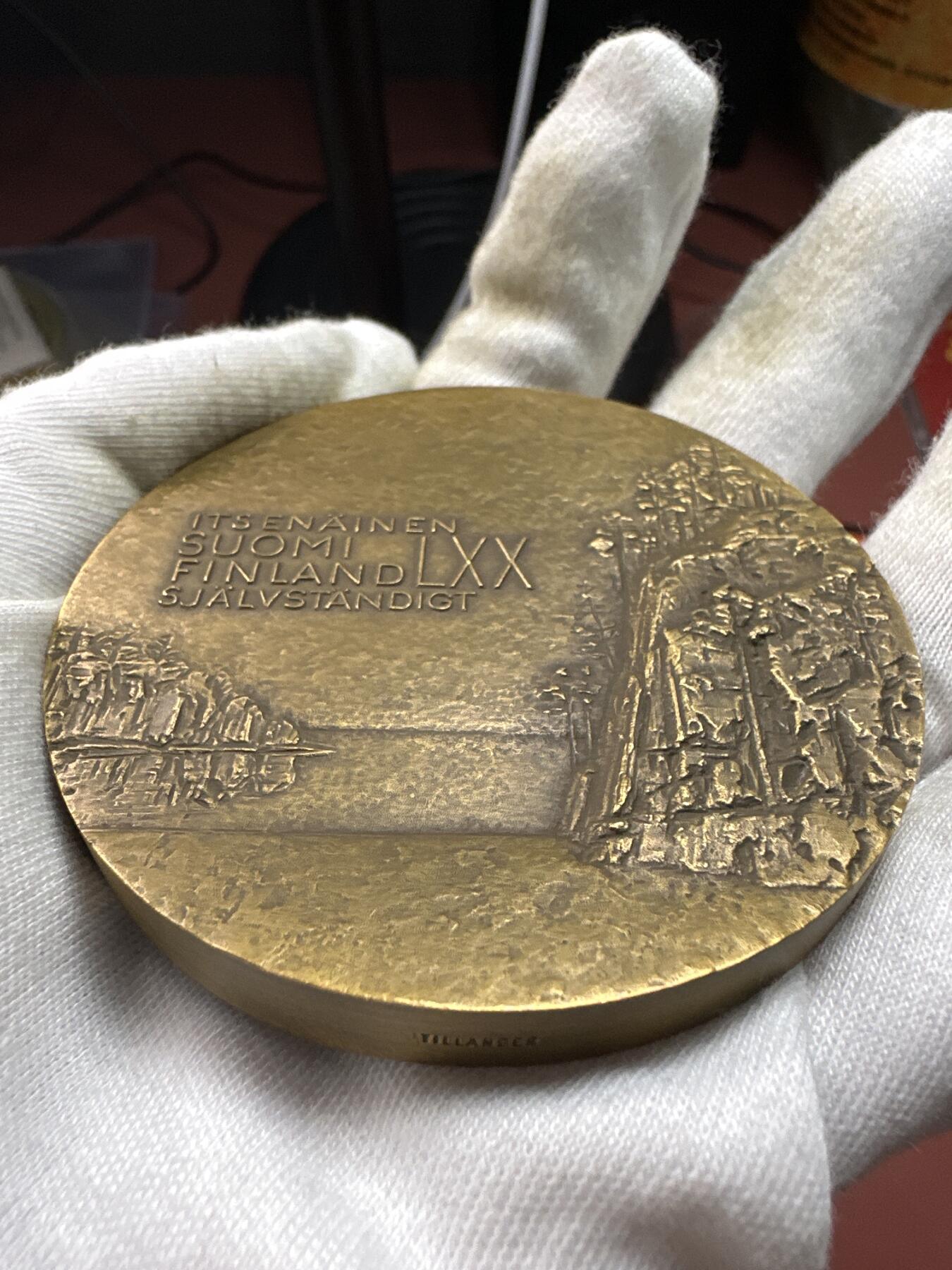 12.4铜章专场 1987年芬兰独立70周年纪念章 由芬兰战争退伍军人支持基金会发行 作者Tillander