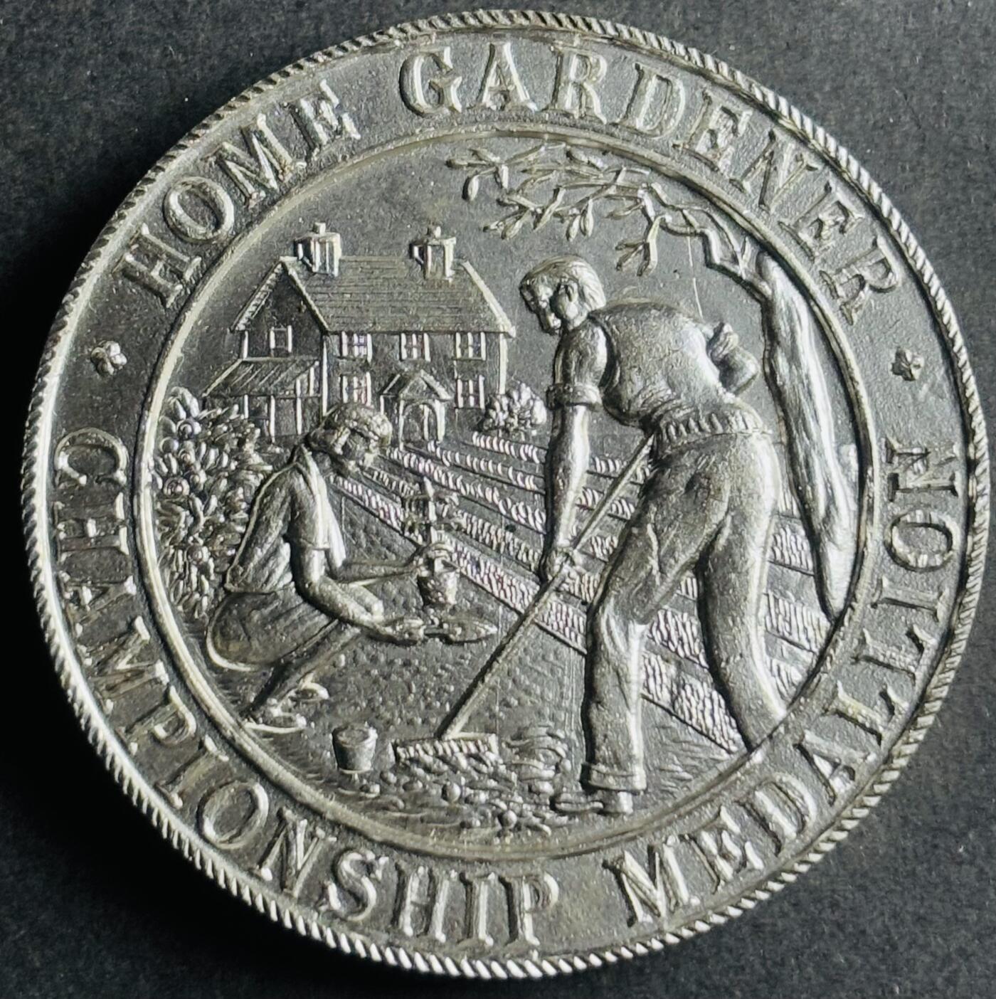 文馨钱币收藏第 283 场，【大雪鉴珍，寒英缀金】金银纪念币精品场，诚邀您的参与【长期接代拍品】  少见 1967 年皇家园艺学会花神与果树女神大纪念章，直径 44.7 厚度 3.7mm 重 41.1 克