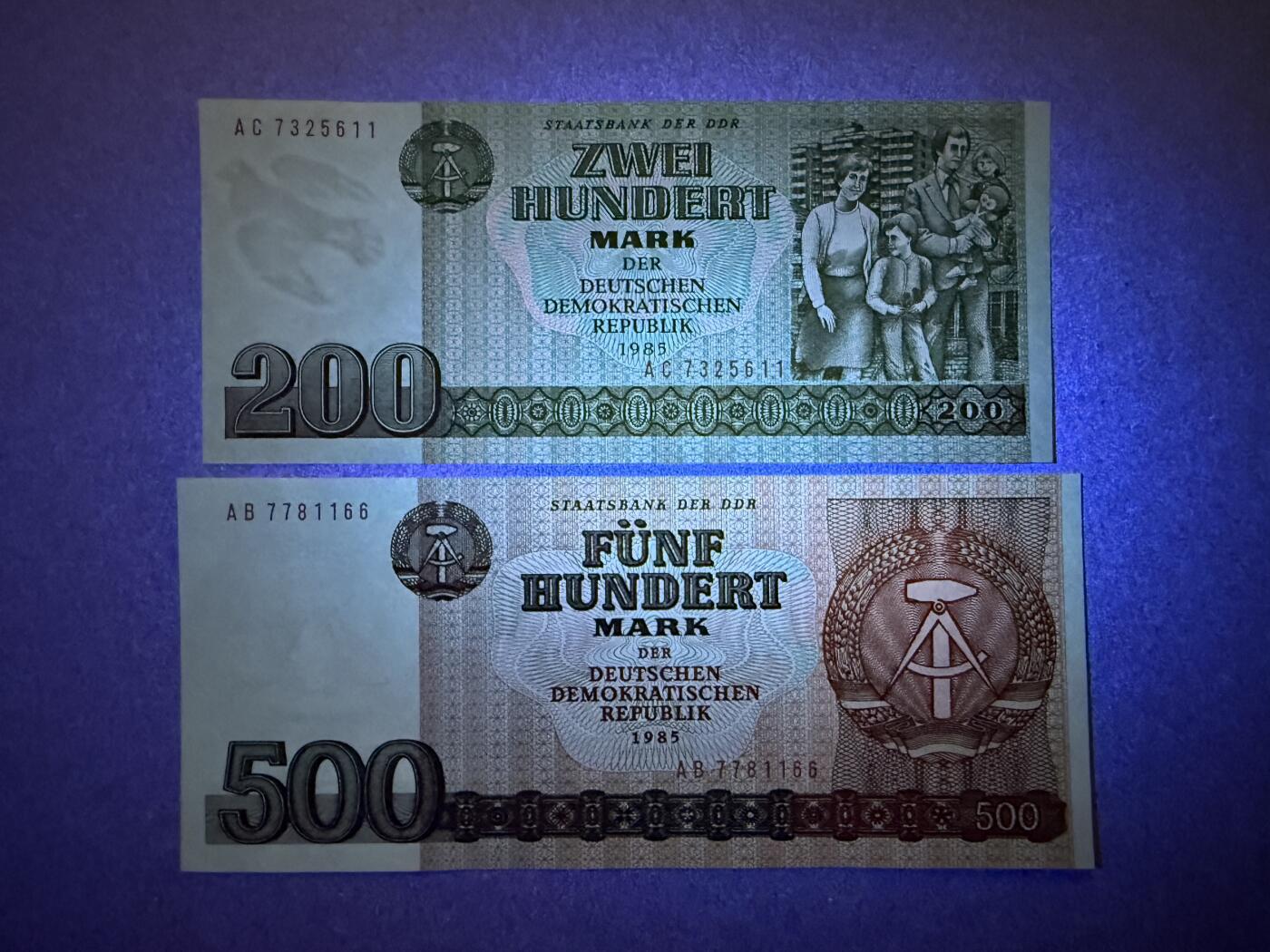 《艾美收藏》第222期-11.30周日外币畅拍 东德200、500马克2张 UNC 1985年 无4双尾