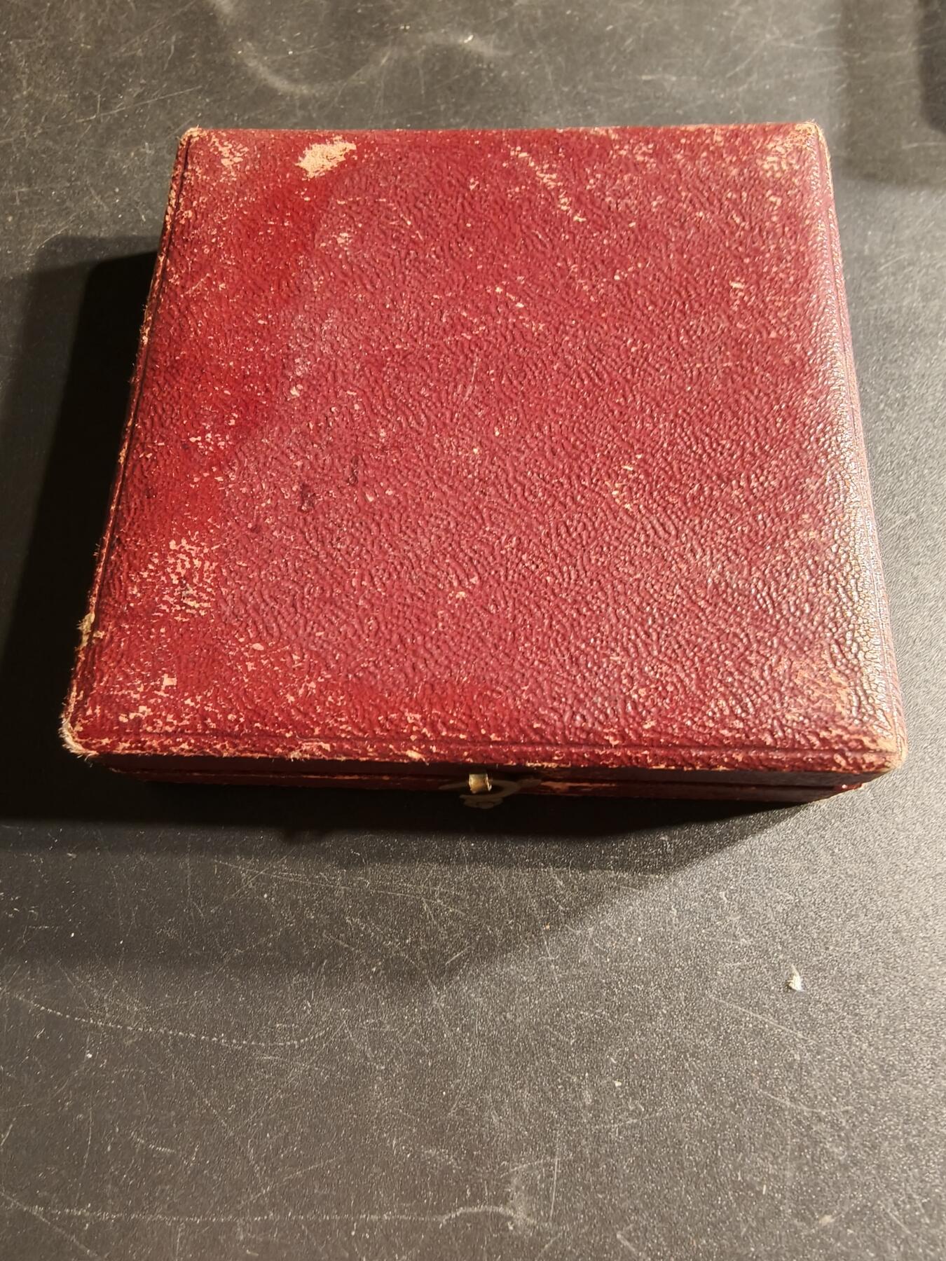 老王徽章第166期 法国路易十五世建造巴黎铸币局大铜章     原盒     直径64mm.   重量126.4g