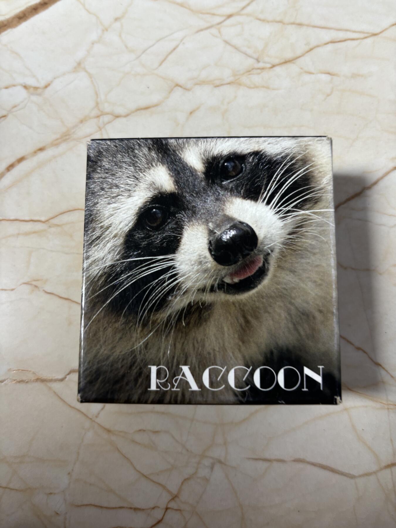 第183期拍卖 瓦努阿图2013年小浣熊镶天然黑钻石1盎司纪念银币，999银，发行1500枚