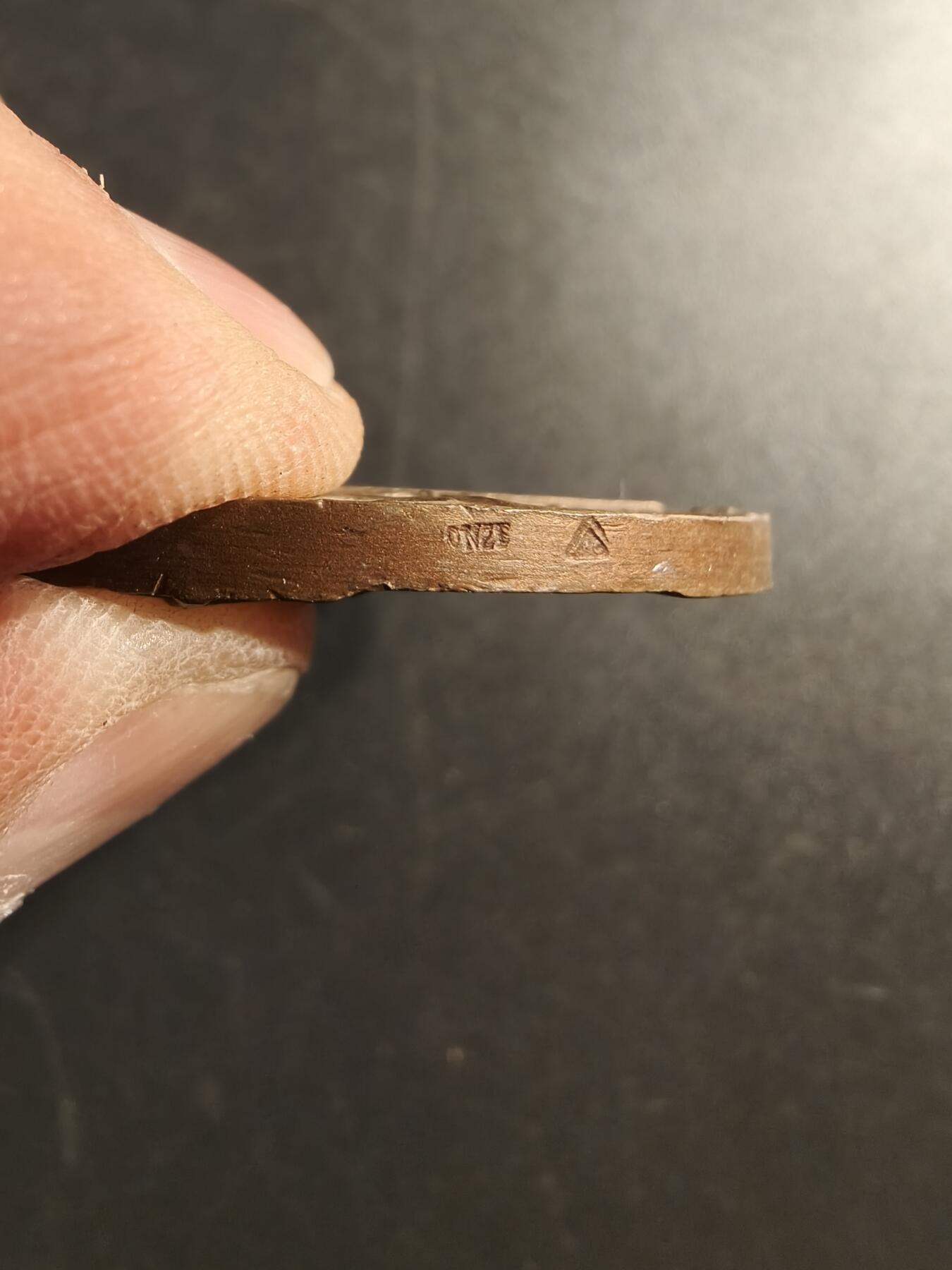 老王徽章第166期 法国体操协会铜奖章     直径41mm.   重量28.6g