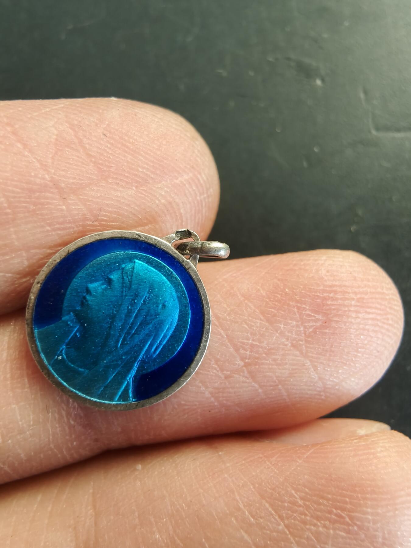 老王徽章第166期 法国天主教会纪念章    银质珐琅     1.4g