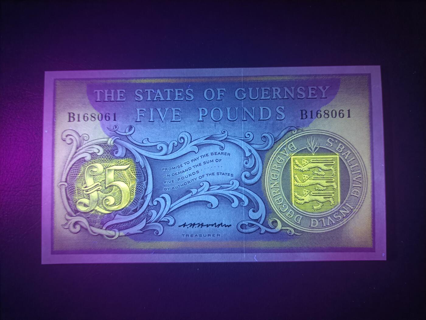 2025十一月第七期，总205期 根西岛1969版5镑UNC，经典的赫姆港彩背城景图