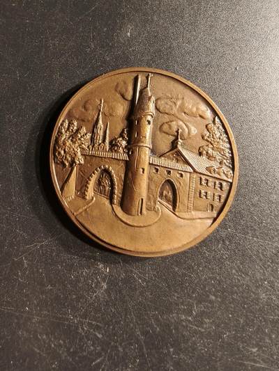 老王徽章第166期 - 法国宠物犬国际博览会大铜章     直径40mm.    重量29.2g