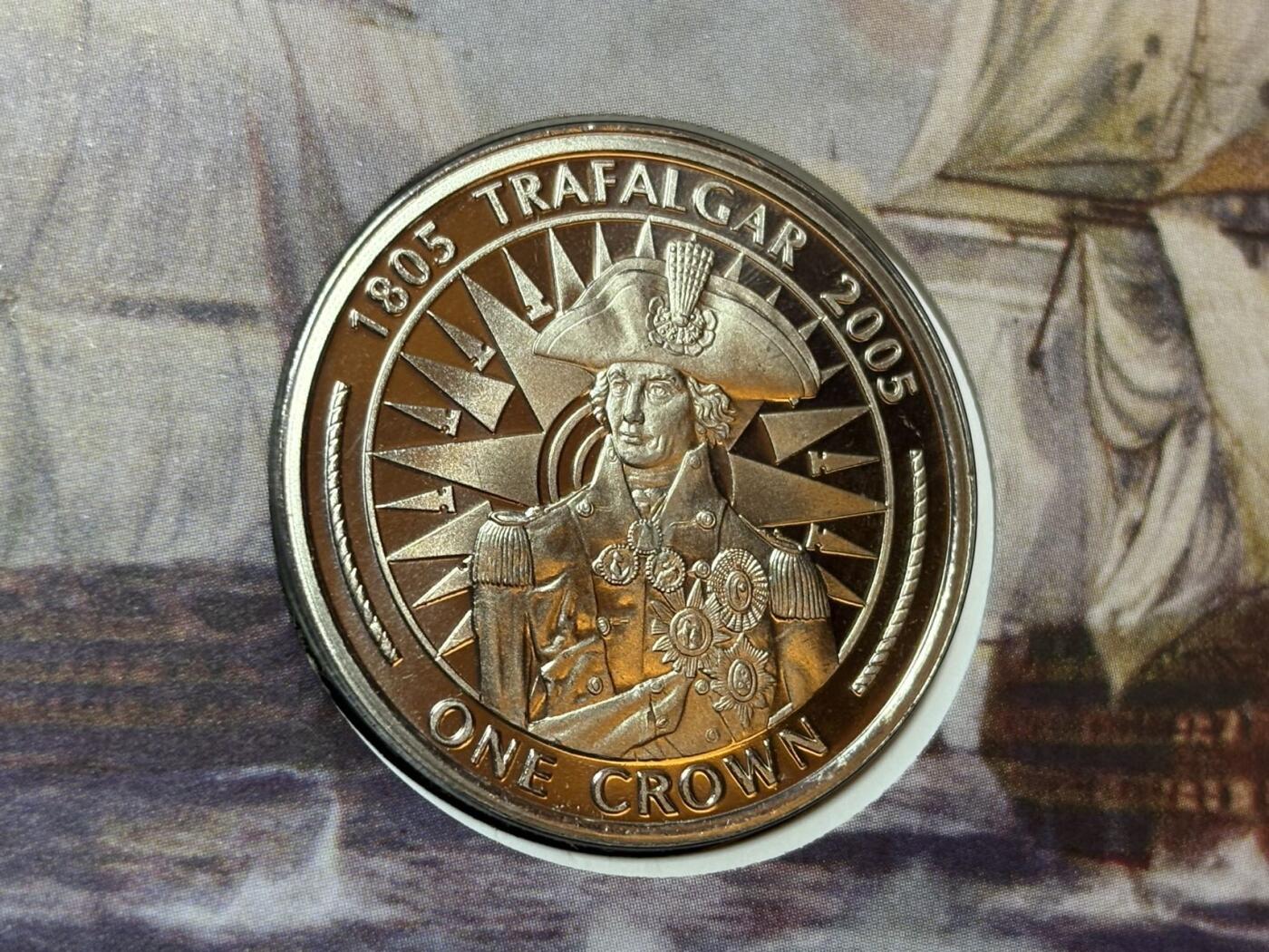 盛世勋华——号角文化勋章邮票专场拍卖第291期 英国马恩岛2005年特拉法尔加海战200周年纪念币首日收藏封，含邮票、插画、克朗型纪念币封装，限量发行，编号0601，纪念1805年英国海军在特拉法尔加海战中击败法西联合舰队的战役，主角是英国海军名将纳尔逊的旗舰“胜利号（HMS Victory）”，2005年是该战役200周年纪念节点。