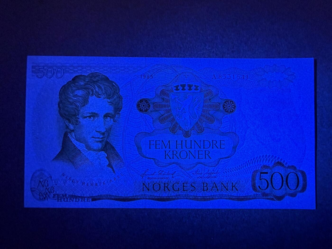 《艾美收藏》第222期-11.30周日外币畅拍 挪威500克朗 AU 1985年A冠 挪威数学家阿贝尔 中折