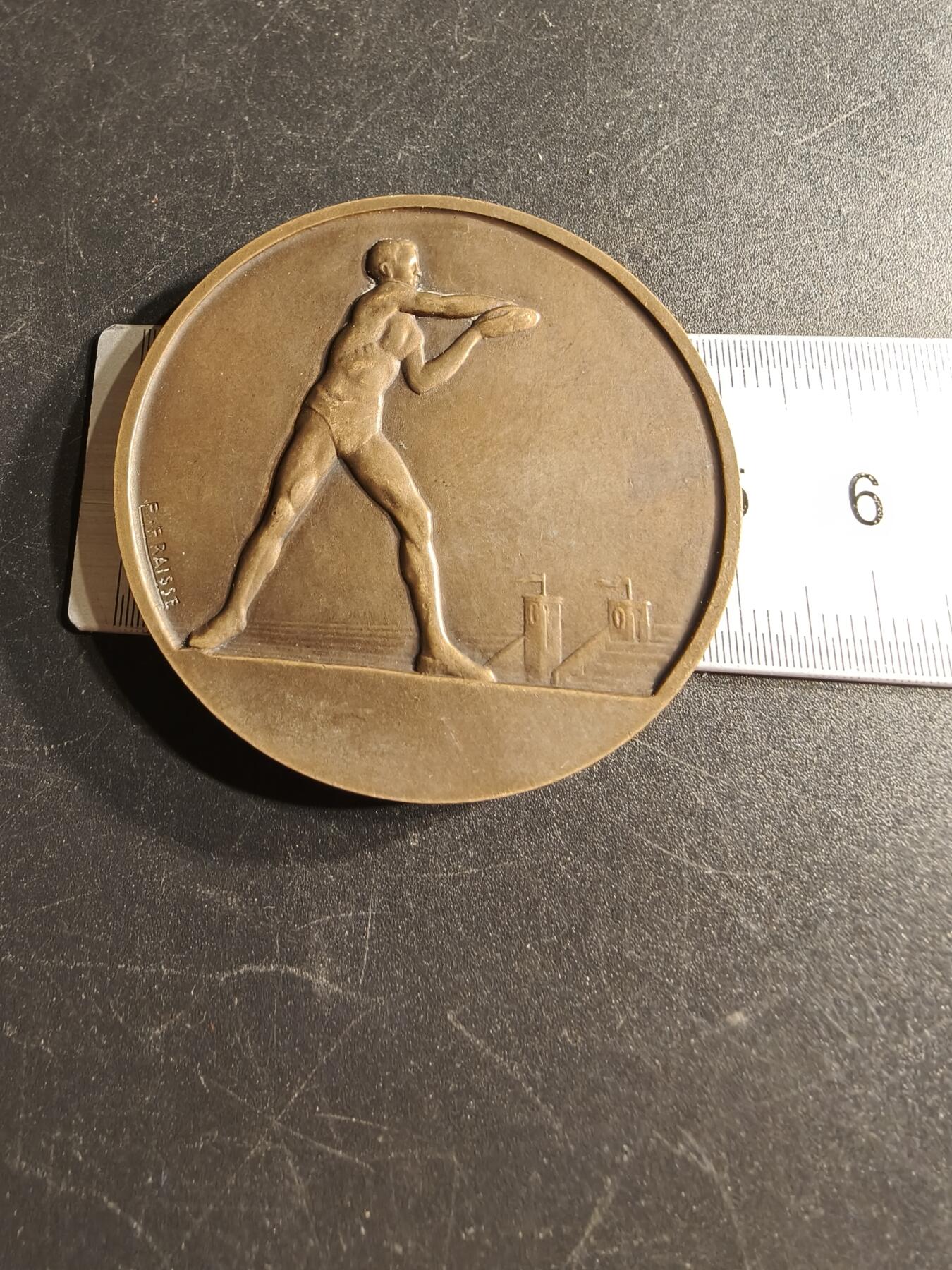 老王徽章第166期 法国体育教育协会大铜章    田径人物    直径50mm.    重量61.3g