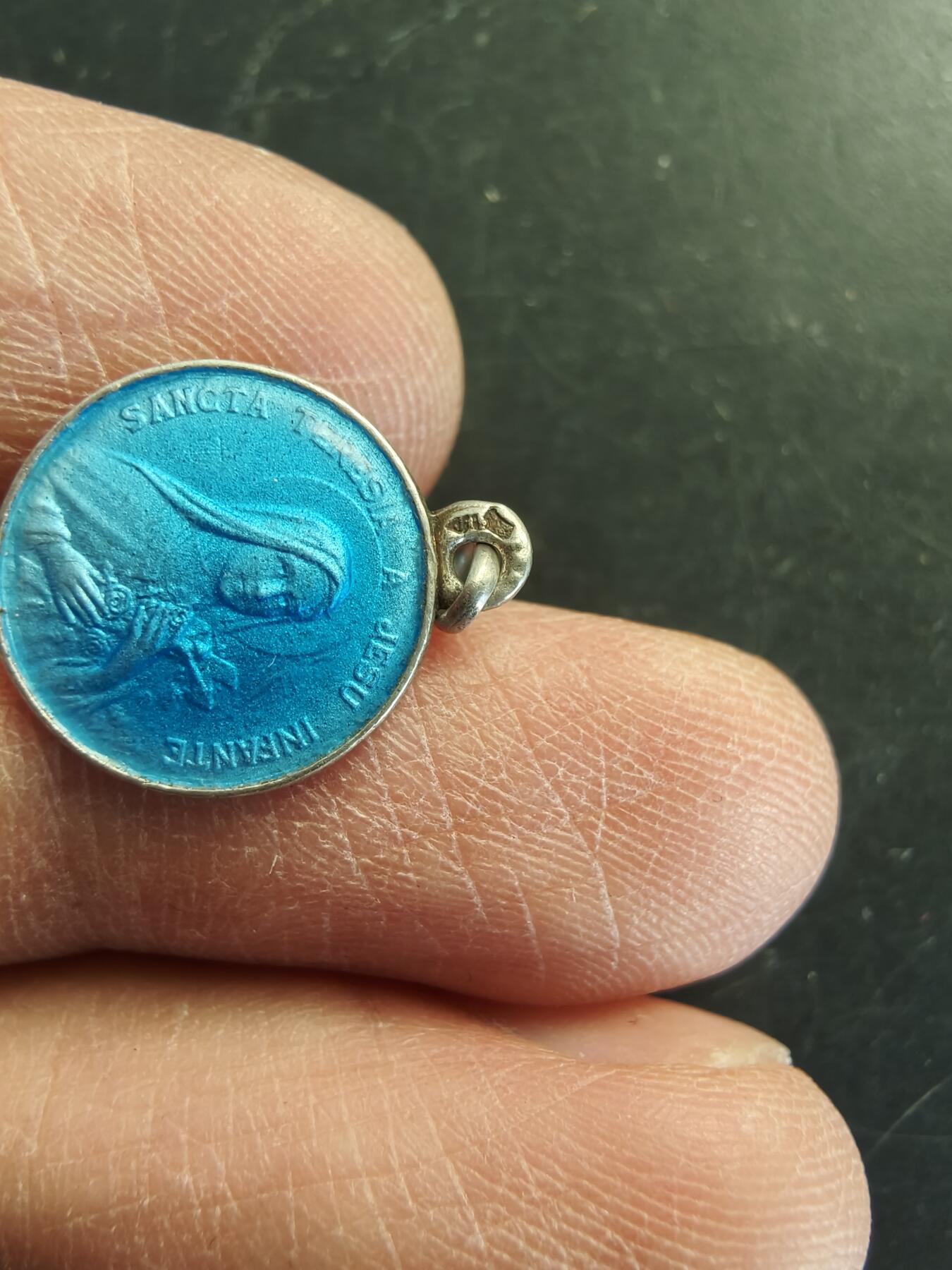 老王徽章第166期 法国天主教会纪念章    银质珐琅     1.1g