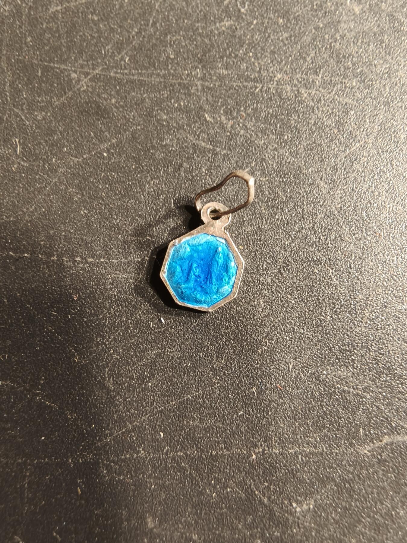 老王徽章第166期 法国天主教会纪念章    带珐琅     