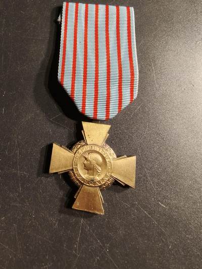 老王徽章第166期 - 法国战斗十字奖章