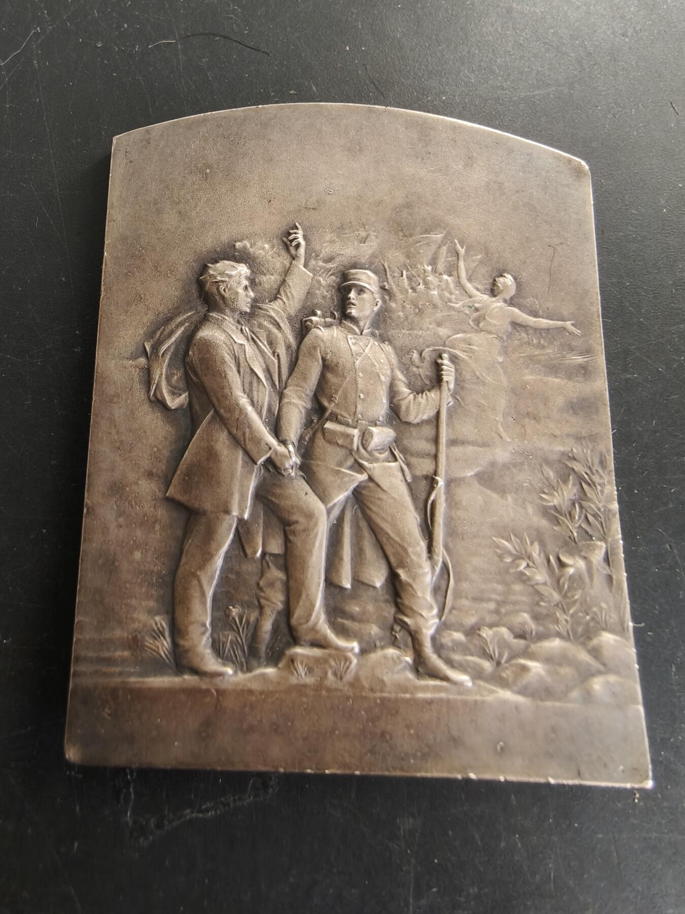 老王徽章第166期 法国射击协会方形镀银大铜章    原盒    尺寸58×46mm.  重量66.1g