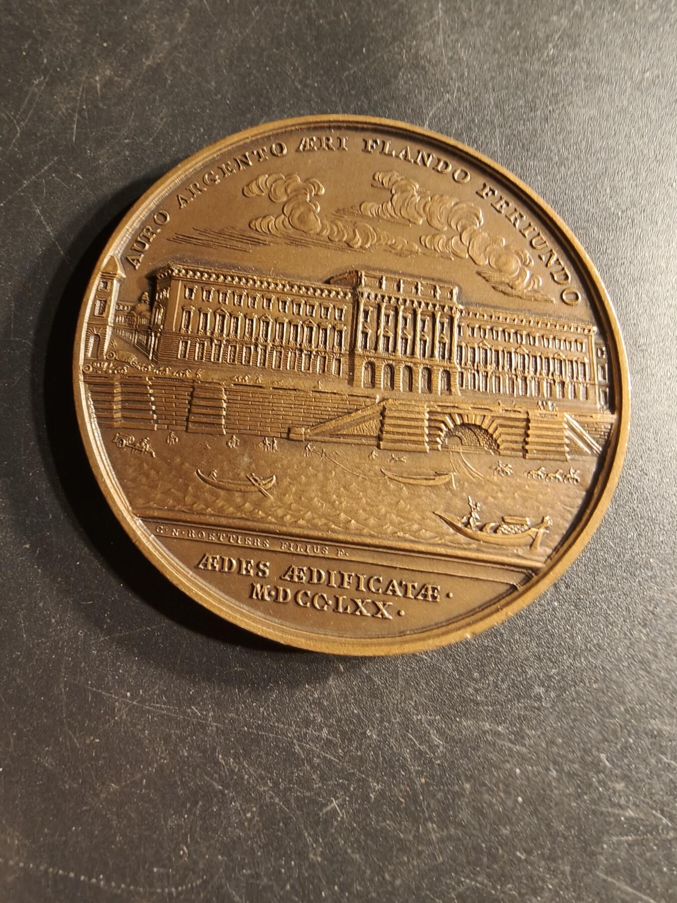 老王徽章第166期 法国路易十五世建造巴黎铸币局大铜章     原盒     直径64mm.   重量126.4g