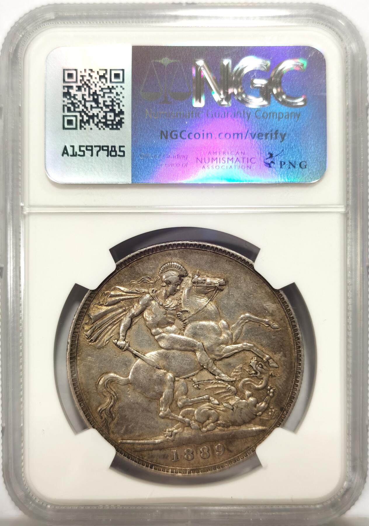 博洋堂世界钱币拍卖第149期（全场包邮） NGC AU55 英国1889年马剑克朗银币，品相状态非常不错的一枚，尤其是马剑面细节非常好，1500来的裸币，运输中一角有一小磕，对币无任何影响