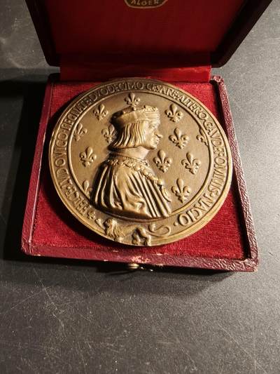 老王徽章第166期 - 法国路易十二世国王（1498-1515）与王后布列塔尼的安妮大铜章     高浮雕     原盒     直径72mm.    重量173.1g