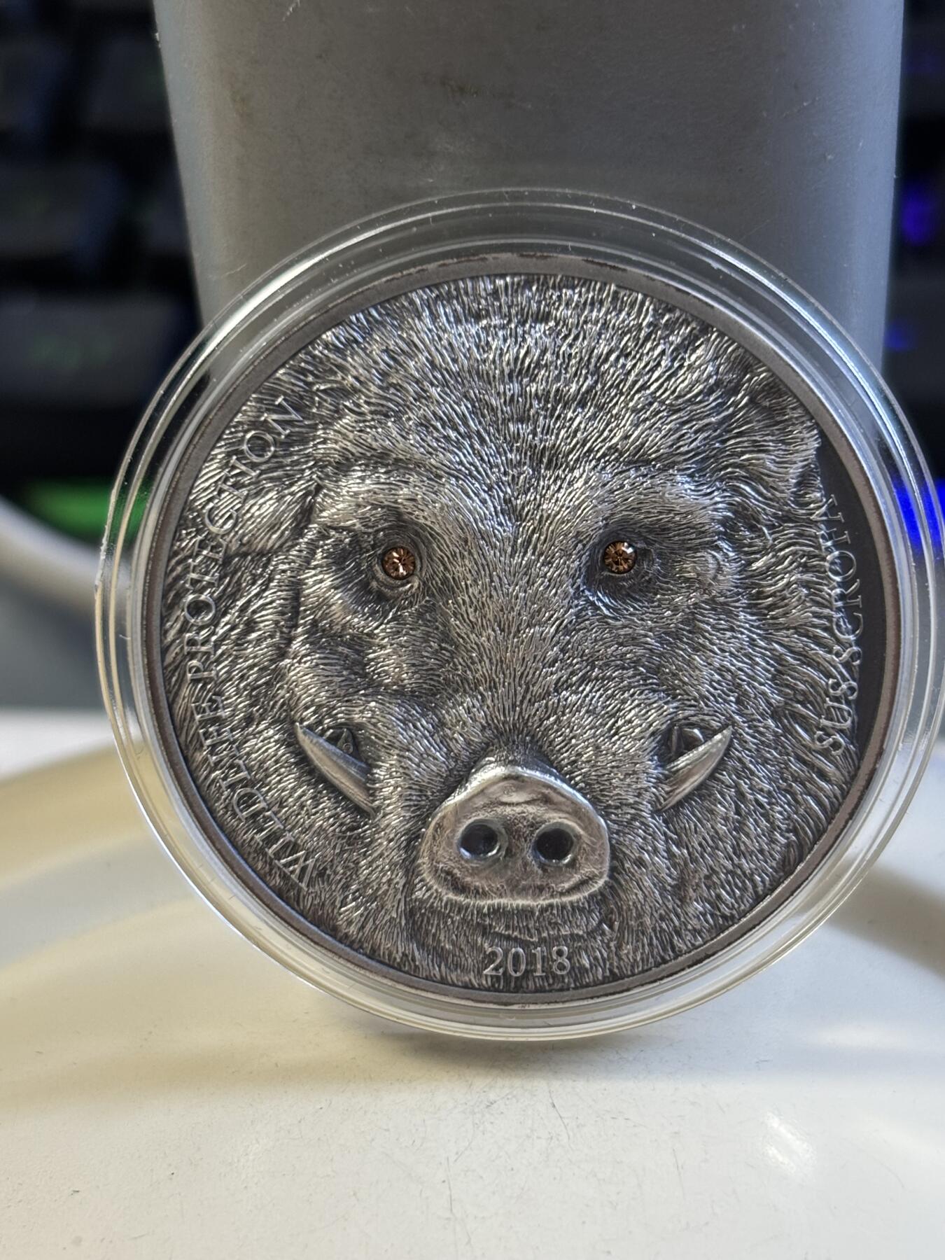 第183期拍卖 蒙古2018年珍稀动物系列野猪镶嵌水晶仿古纪念银币，1盎司，发行2500枚，999银