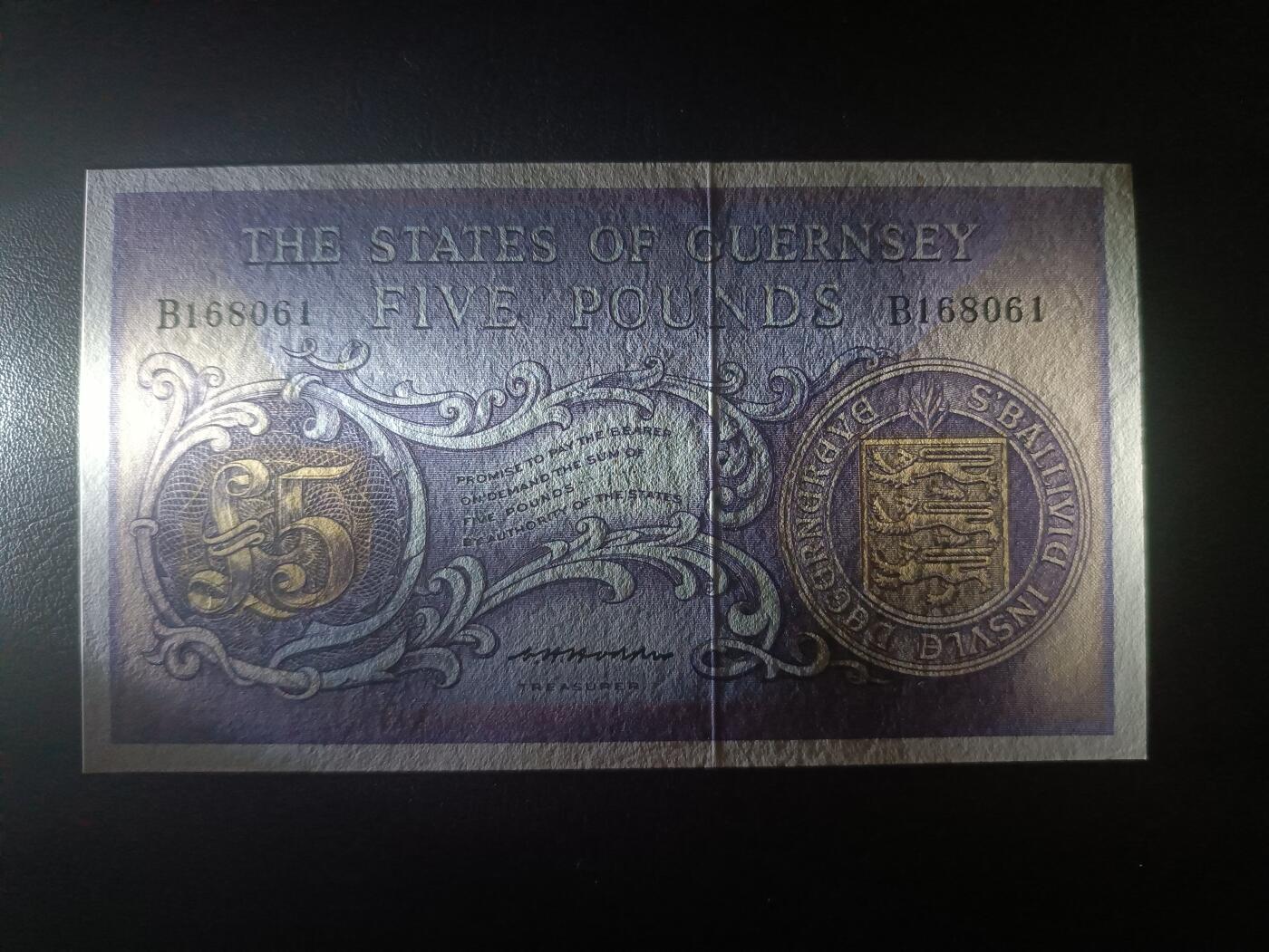 2025十一月第七期，总205期 根西岛1969版5镑UNC，经典的赫姆港彩背城景图